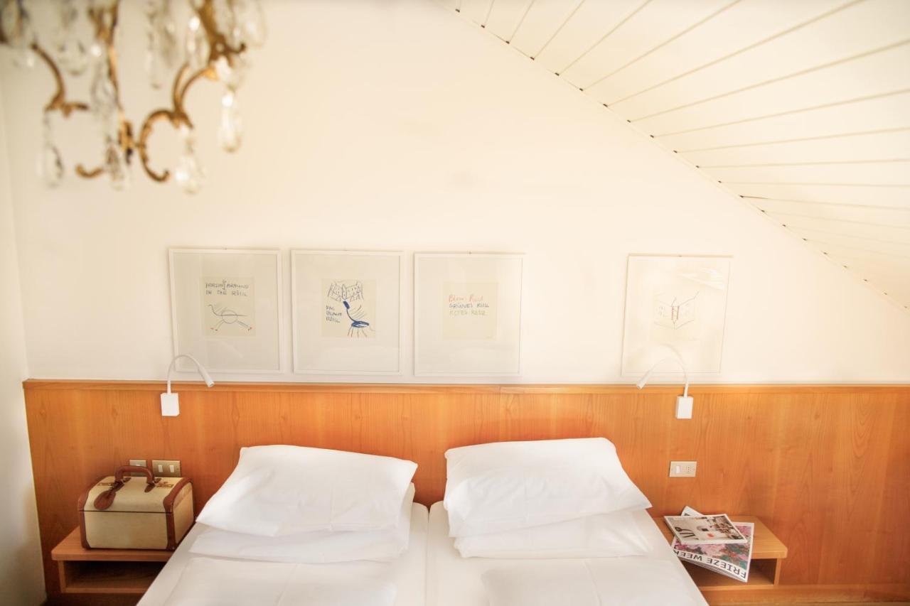 Weisses Roessl Hotel Caldaro Exterior photo