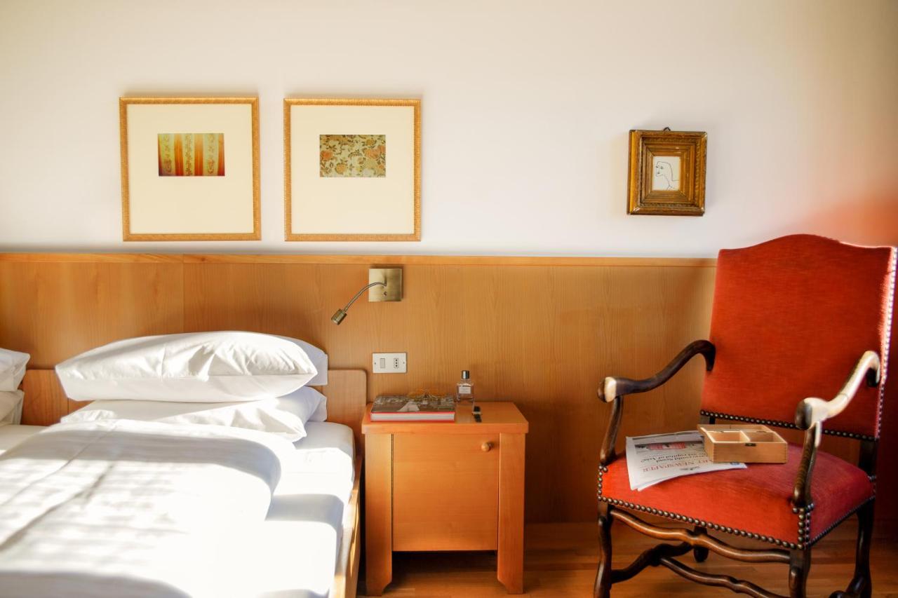 Weisses Roessl Hotel Caldaro Exterior photo